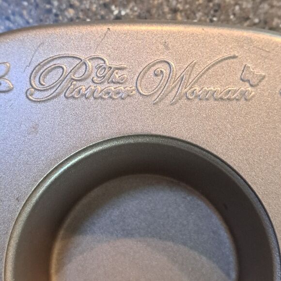 The Pioneer Woman 12-Cup Nonstick Aluminized Steel Muffin Pan Champagne - Picture 15 of 16